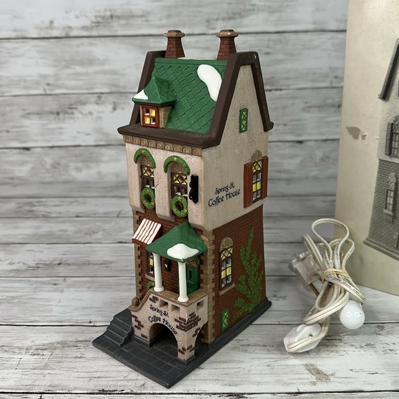 Department 56 “Spring St Coffee House” 1993 Christmas in the City 58807 read - Picture 1 of 10